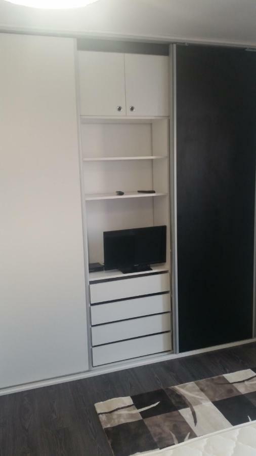 White Black Rooms Hunedoara Exterior photo