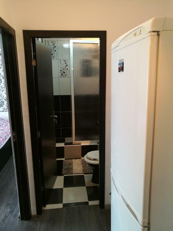 White Black Rooms Hunedoara Exterior photo